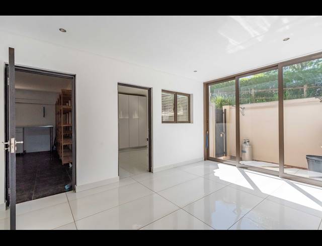 4 BEDROOM HOUSE FOR SALE IN HILLCREST CENTRAL